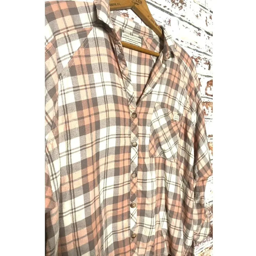 Urban Outfitters Oversized Plaid Flannel Button Down Blouse - Picture 6 of 10